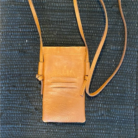Madewell Leather Crossbody Smartphone Wallet - Picture 2 of 7